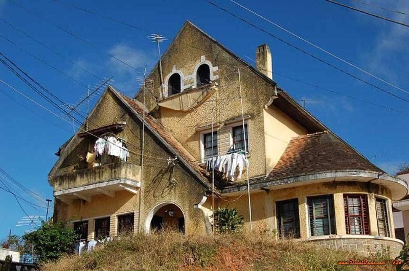 Đất biệt thự tặng nhà trệt, mặt tiền đường chính Xô Viết Nghệ Tĩnh. Cách Hồ Xuân Hương khoản 3km, gần trung tâm TDTT tỉnh Lâm Đồng, đường nhựa ô tô. Giá 17 tỷ