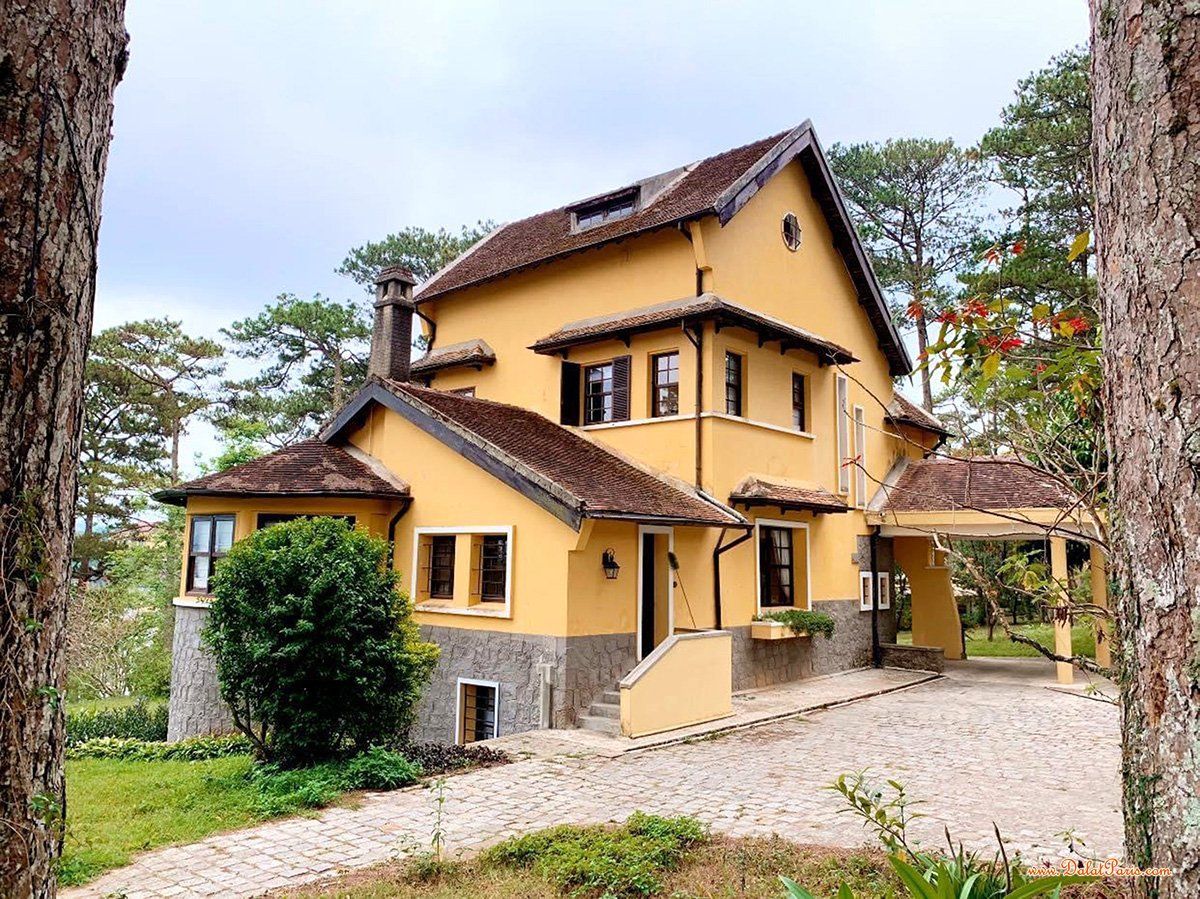 Biệt thự sang trọng KQH Viện Nghiên Cứu Hạt Nhân, DT 224m2, view rừng thông đẹp, cách HXH khoản 4km, gần KBT Nam Hồ. Đường nhựa ô tô. Giá 35 tỷ