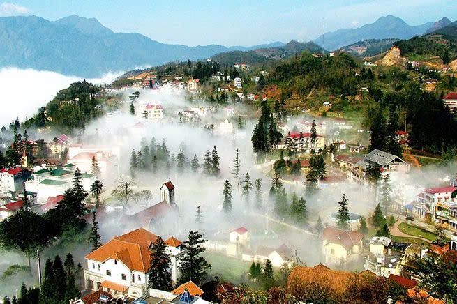 Biệt thự đường Sương Nguyệt Ánh, P9. có 3 Mặt tiền và Nở hậu đường ô tô 4m. Cách Hồ Xuân Hương 500m. DT: 191,5 m2, Kết cấu: 1 Trệt, 1 Lầu có 1 Pk, 1 Pb, 3 PN, 3 Wc. Giá 16,5 tỷ