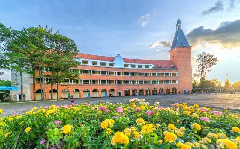 Nhà liên kế trong khu Golden Hill Nguyễn Trung Trực, diện tích 70m2 1 trệt, 2 lầu, thích hợp an cư, đầu tư. giá 6,5 tỷ