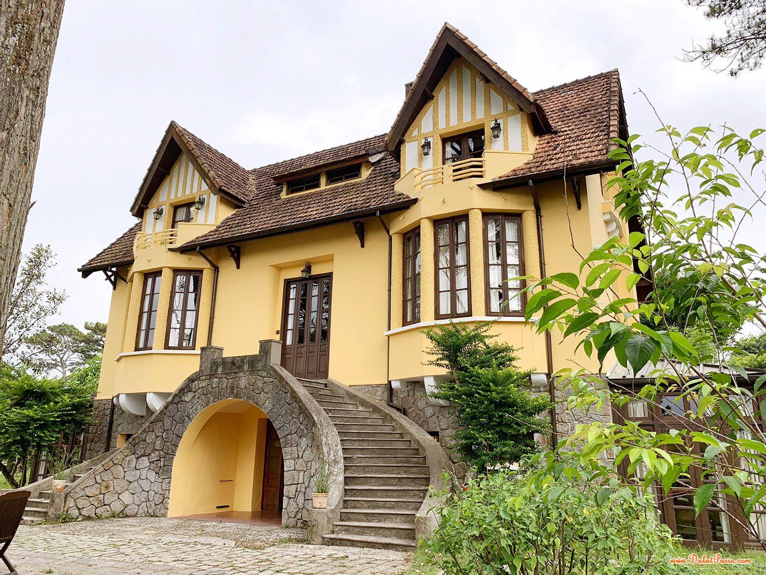 Bán đất tặng căn nhà cấp 4 trên đất, Đường sương nguyệt ánh, phường 9, ngay hồ xuân hương, cách chợ đà lạt 500m, thích hợp xây khách sạn, giá 30tỷ