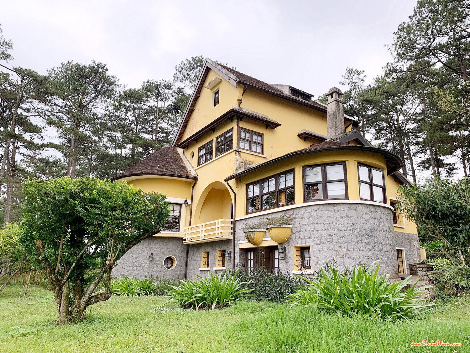 Biệt thự đường đặng thái thân phường 3, ngay trung tâm tp. đà lạt, view đẹp. sổ riêng xây dựng, đường ô tô giá, thích hợp kinh doanh homestay.. 11,5tỷ