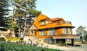 Bán khách sạn mới mặt tiền đường Hoàng Diệu, gồm 32 phòng kinh doanh, đầy đủ nội thất, cách chợ đà lạt 1.5km. giá 37 tỷ