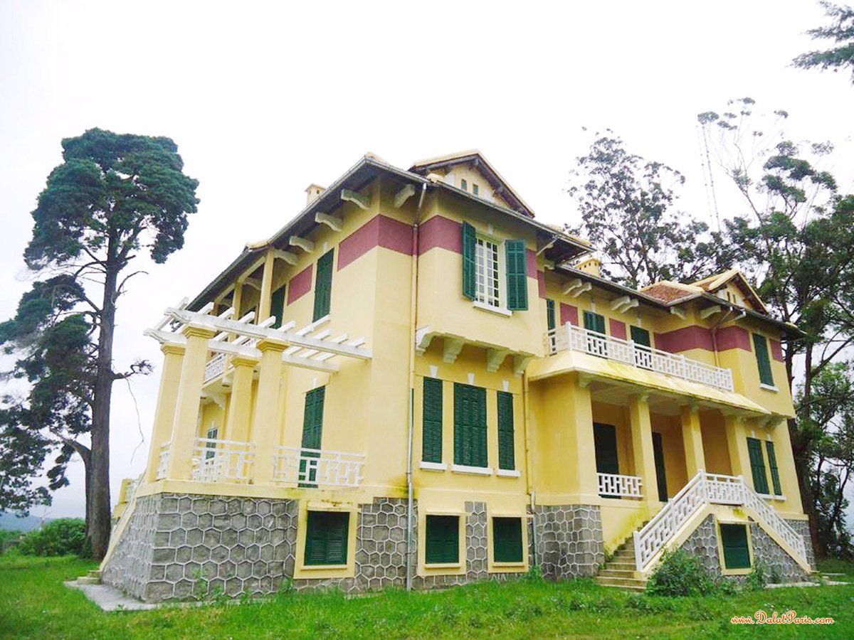 Biệt thự sân vườn 1400m2, mặt tiền đường Khởi nghĩa bắc sơn, mặt sau view thung lũng thông, đang biệt thự lưu trú và nhà hàng 1000m2 sân vườn. cách quảng trường 800m. giá 80 tỷ