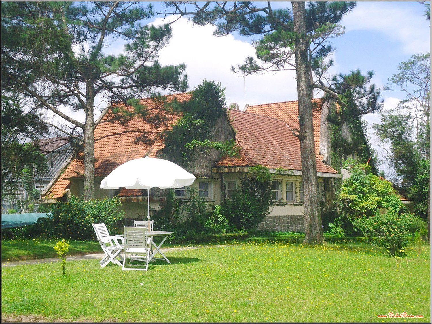 Biệt thụ đống đa, diện tích 700m2 có 300m2 xây dựng, đang kinh doanh homestay. giá 34 tỷ