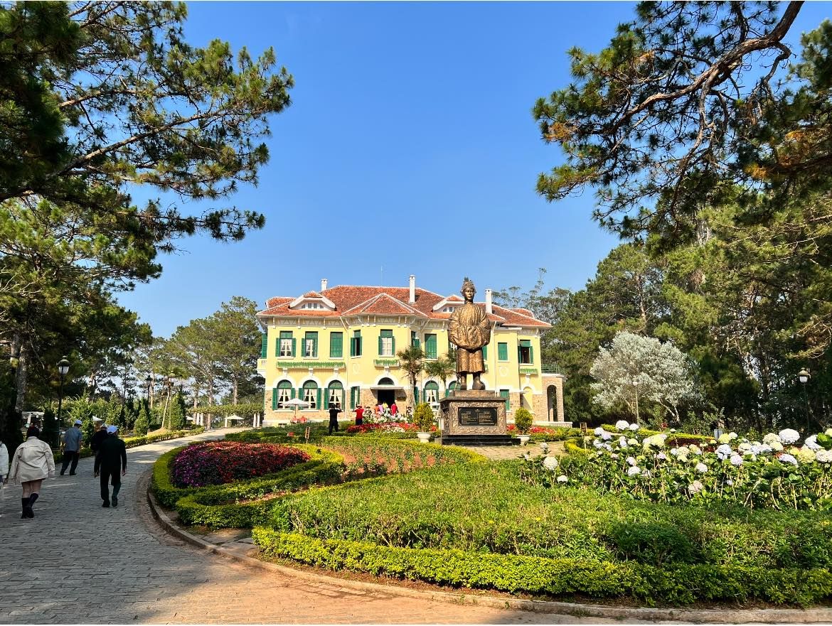 Nhà liên kế phố mặt tiền đường Trương Công Định, khu phố trung tâm ngay khu hoà bình, khu đông đúc tấp nập thuận tiện kinh doanh. giá bán  17 tỷ